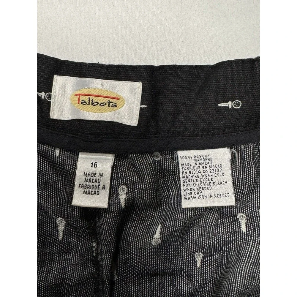 Talbots Women’s Size 16 Black White Golf Tee Print Rayon Pleated Bermuda Shorts